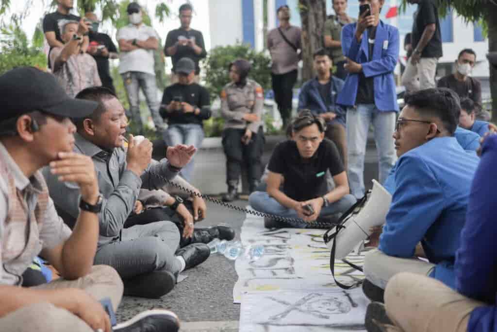 PMII Kalsel Gelar Aksi di DPRD, Tuntut Penegakan Perda Angkutan Tambang dan Sawit