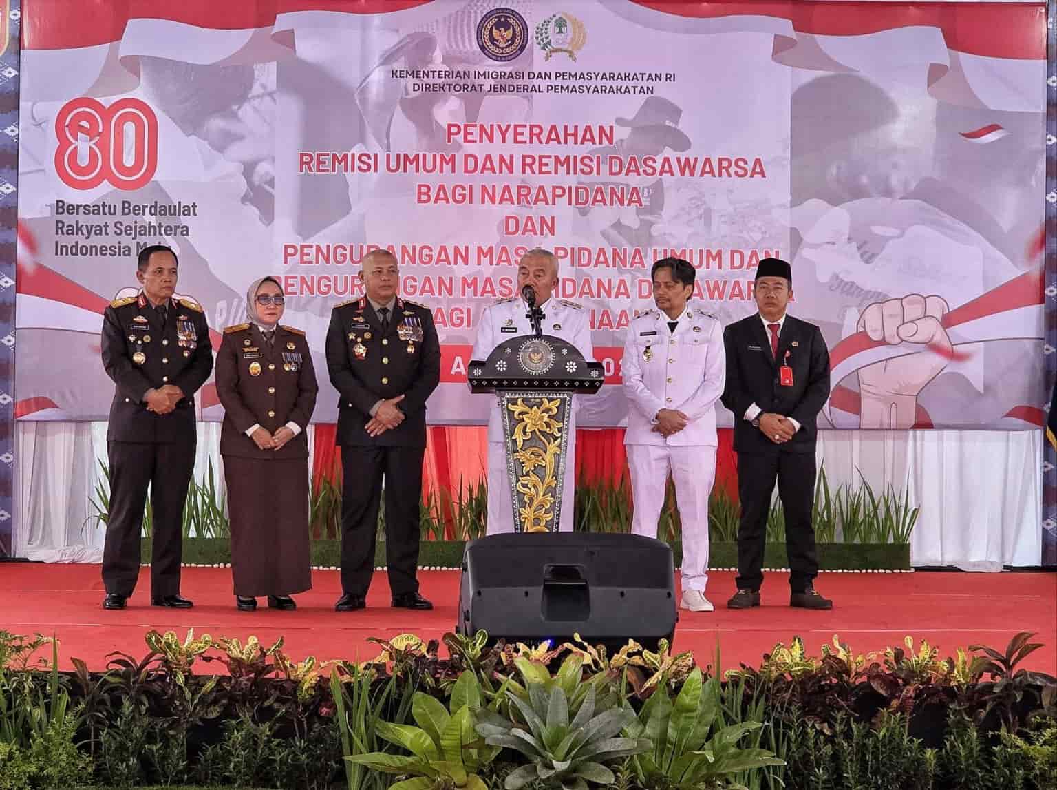 Gubernur Kalsel Serahkan Remisi Umum dan Dasawarsa bagi Warga Binaan pada HUT ke-80 RI