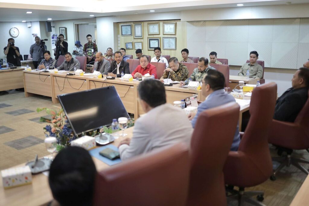 DPRD Kalsel Sampaikan 7 Tuntutan Aliansi Rakyat ke DPR RI