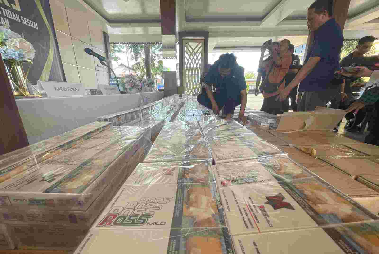 Gunakan Pita Cukai Palsu, Ditpolairud Polda Kalsel Gagalkan Peredaran 677.580 Batang Rokok Ilegal
