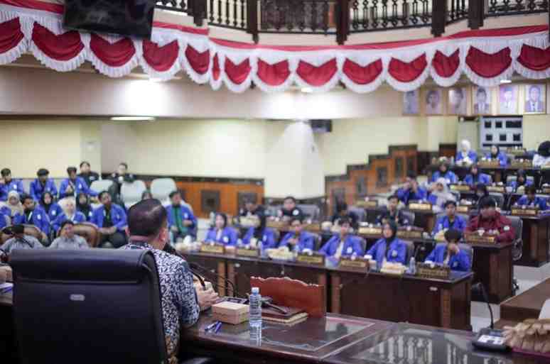 Mahasiswa UIN Antasari Ikuti Simulasi Sidang di DPRD Kalsel, Bantu Pahami Proses Legislasi di Perwakilan Rakyat