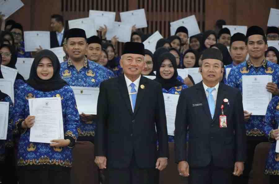 Gubernur Kalsel Lantik 164 PPPK dan Serahkan SK CPNS Lulusan IPDN