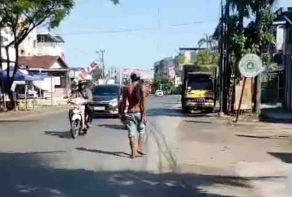 Sempat Pukul Ibu-Ibu, Pria Tanpa Baju Resahkan Pengendara di Jalan Pangeran Hidayatullah Banjarmasin