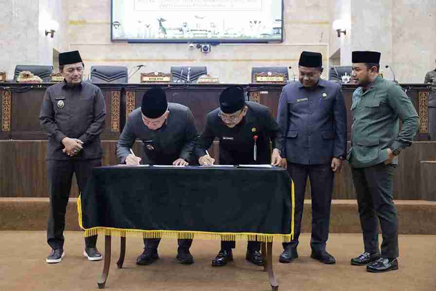 Rapat Paripurna DPRD Kalsel Putuskan RAPBD 2026 Pendapatan Rp7,3 Triliun, Belanja Rp9,2 Triliun, Gubernur Tegaskan Prioritas Daerah