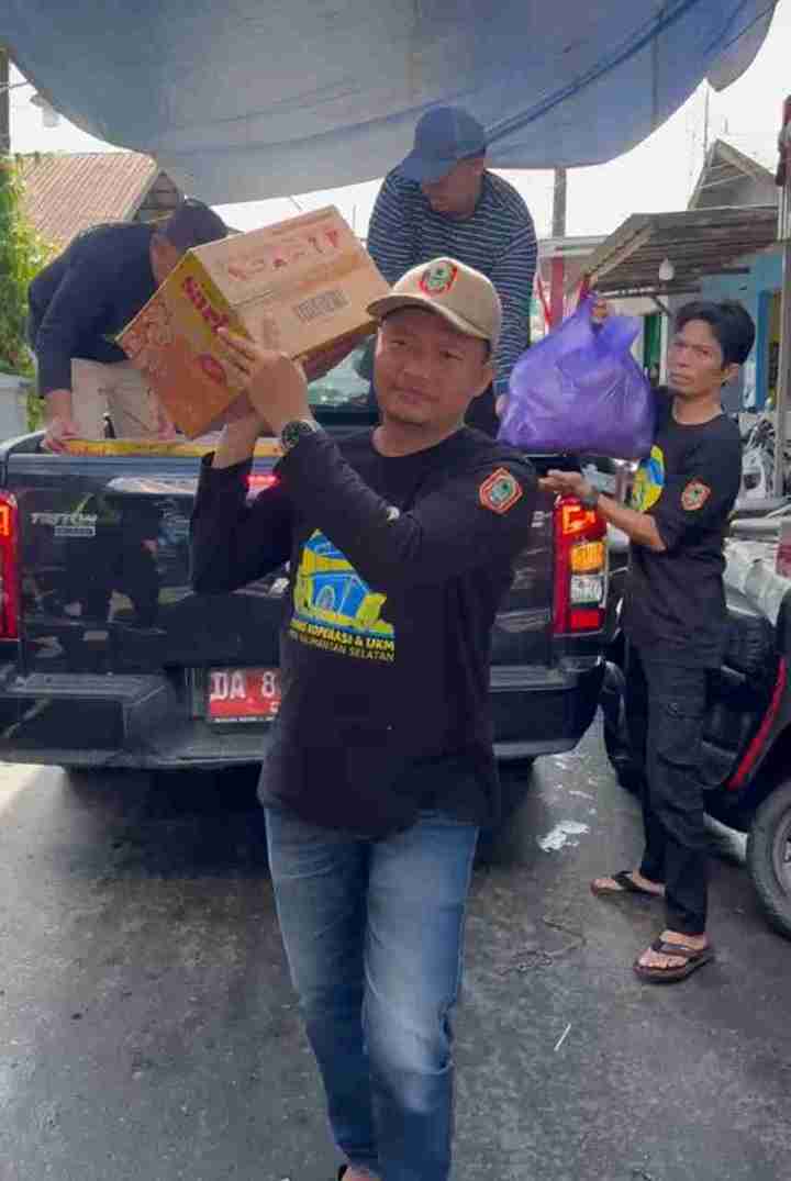 Banjir di Martapura, Dinas Koperasi dan UKM Kalsel Salurkan Bantuan