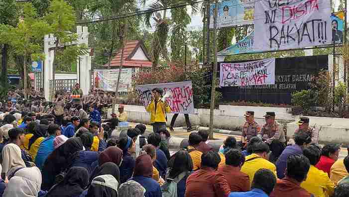 DPRD Kalsel Terima Aspirasi BEM se-Kalsel, Supian HK–Alpiya Rakhman Janji Teruskan ke Pemerintah Pusat