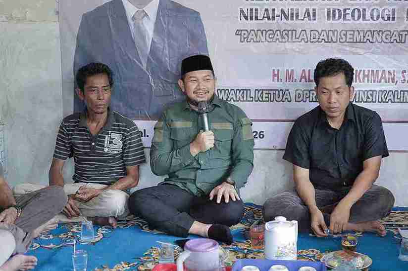 Tegaskan Fungsi Pengawasan Dewan, Waket DPRD Kalsel Alpiya Rakhman Sosrev di Desa Makmur Mulia