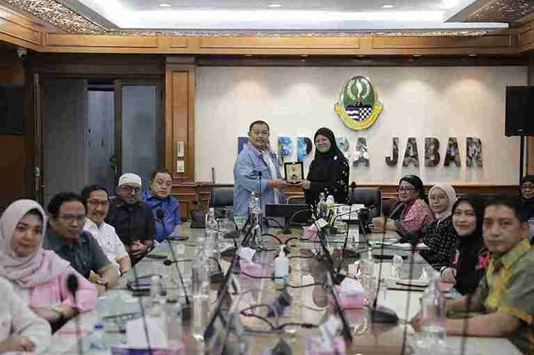 Pansus II DPRD Kalsel Perdalam Raperda CSR Lewat Studi Komparasi ke Jabar