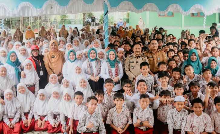 Edukasi B2SA, Hj Fathul Jannah Ajak Siswa Kurangi Junk Food