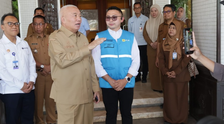 Gubernur H. Muhidin Tinjau Lokasi Pembangunan 5 SPKLU di Kawasan Kantor Gubernur Km 0