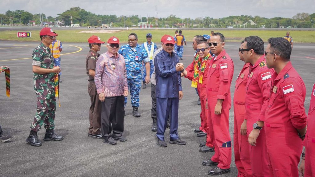 Ķetua DPRD Kalsel Apresiasi Gelaran Jupiter Aerobatic Team Singgah di Lanud Sjamsudin Noor