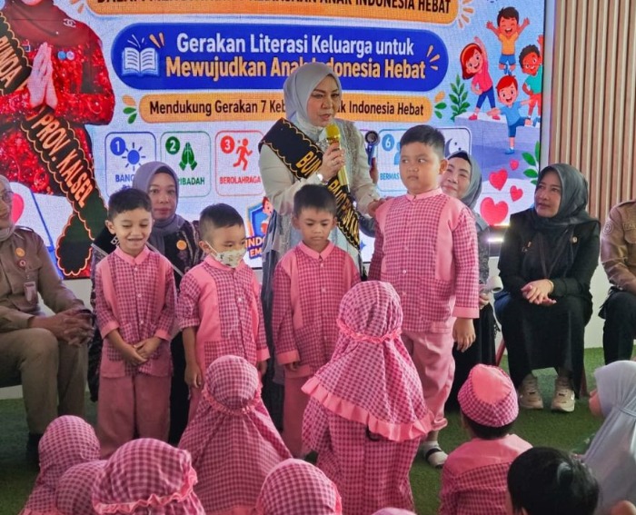 Hj. Fathul Jannah Ajak Anak PAUD Gemar Membaca Lewat Kunjungan ke Perpustakaan Daerah