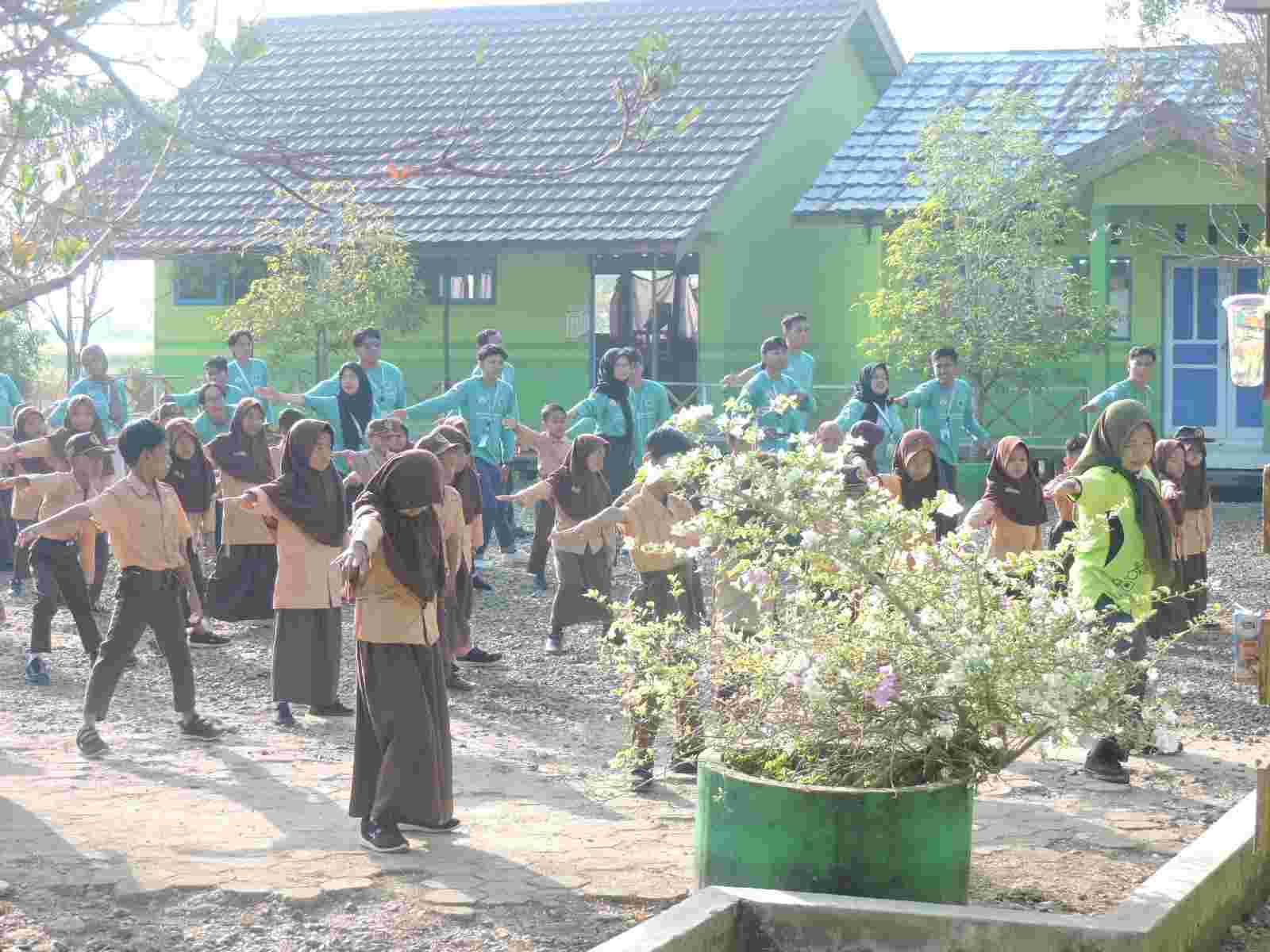 Di Penghujung Tugas, Kelompok 29 Mahasiswa/i Uniska Laksanakan KKN Senam Sehat Bersama Siswa/i Sekolah Dasar
