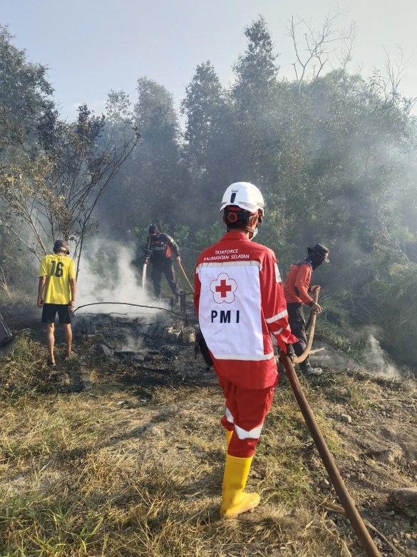 Relawan Tangguh PMI Kalsel Turut Aktif Lakukan Penanganan Darurat Karhutla